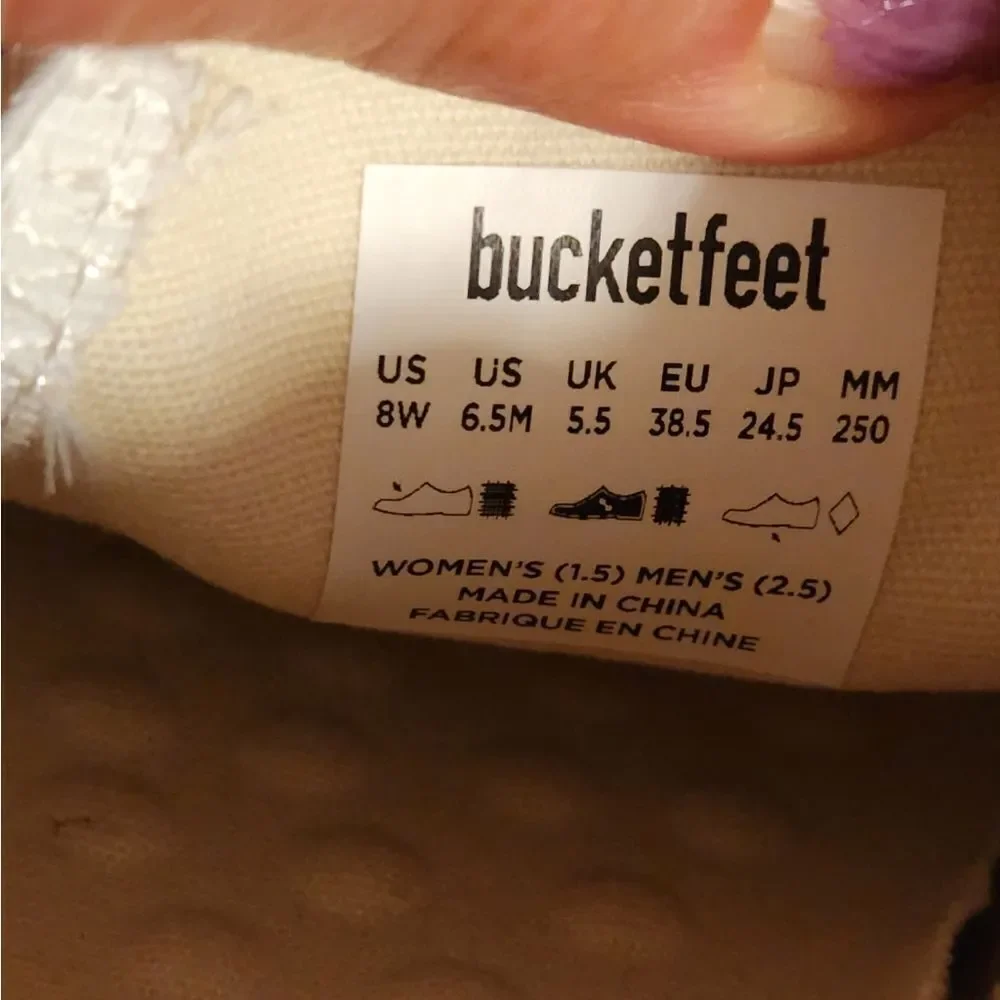Bucketfeet canvas alien